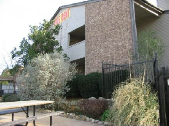 Hillside Village in Euless, TX - Foto de edificio - Building Photo