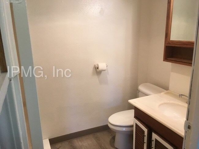 443 SW 7th St-Unit -A in Newport, OR - Building Photo - Building Photo