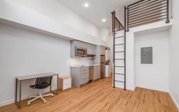 Thirty-One Apartments in Seattle, WA - Building Photo - Building Photo