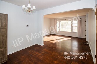 2420 21st St in Cuyahoga Falls, OH - Building Photo - Building Photo