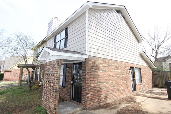 2174 Oldfield Dr in Memphis, TN - Foto de edificio - Building Photo