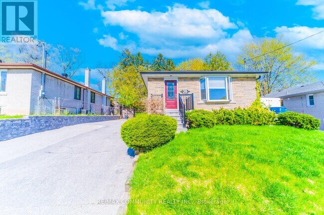28 Benhur Crescent in Toronto, ON - Building Photo - Building Photo