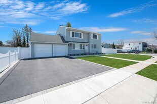 456 15th St in West Babylon, NY - Building Photo