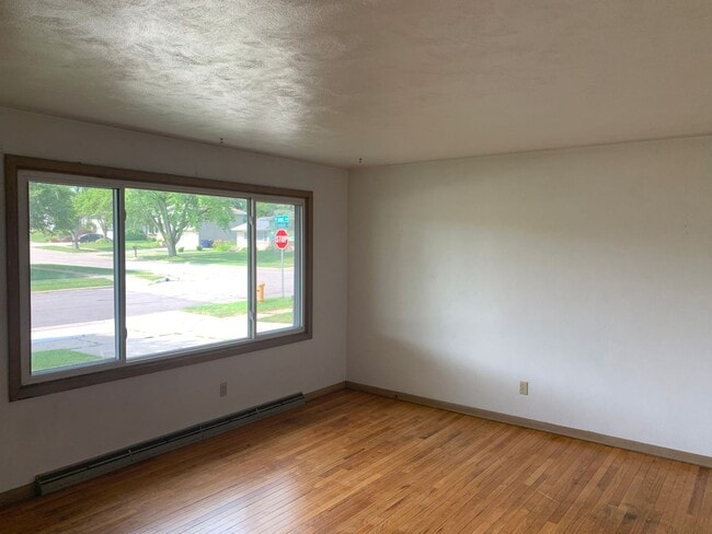 2118-2118 Elizabeth St in Janesville, WI - Building Photo - Building Photo