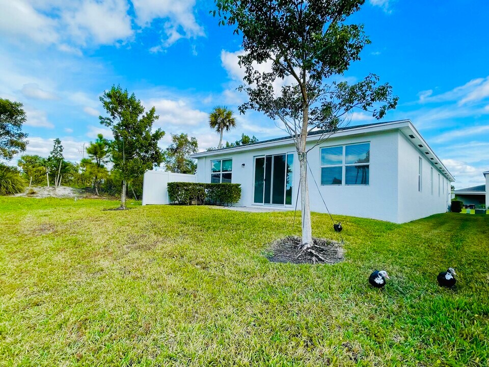 6716 Pointe of Woods Dr in West Palm Beach, FL - Building Photo