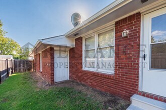 1511 S Edwards St in Wichita, KS - Foto de edificio - Building Photo