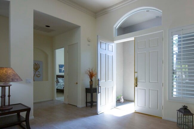38625 Desert Mirage Dr in Palm Desert, CA - Building Photo - Building Photo