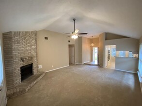 8646 Sunny Ridge Dr in Houston, TX - Building Photo - Building Photo