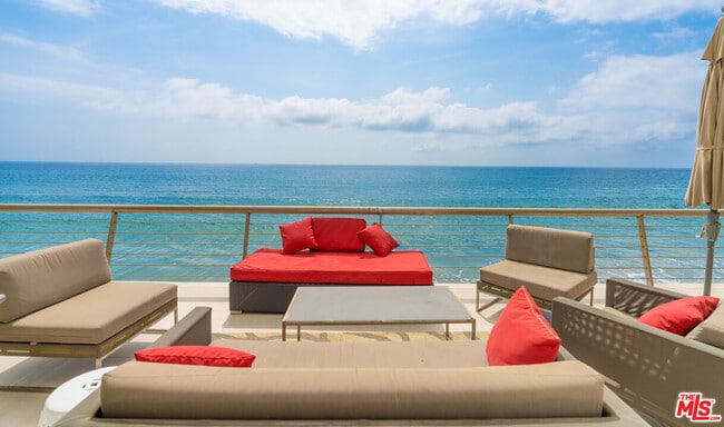 27102 Malibu Cove Colony Dr in Malibu, CA - Building Photo - Building Photo