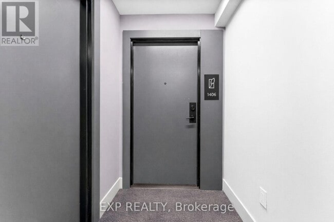 430 Square One Dr in Mississauga, ON - Building Photo - Building Photo