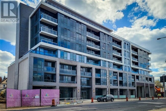 property at 415 Main St W