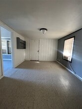 1901 N Avenue G in Freeport, TX - Building Photo - Building Photo