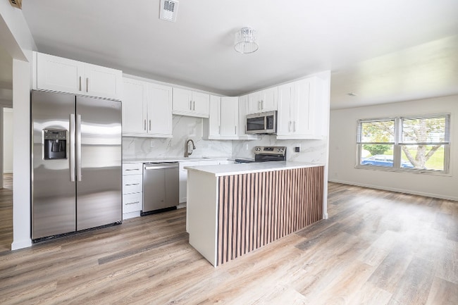 199 Sunset Dr S in Johnstown, OH - Foto de edificio - Building Photo