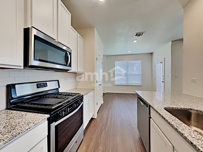 2722 Meadowood Heights in New Braunfels, TX - Building Photo - Building Photo