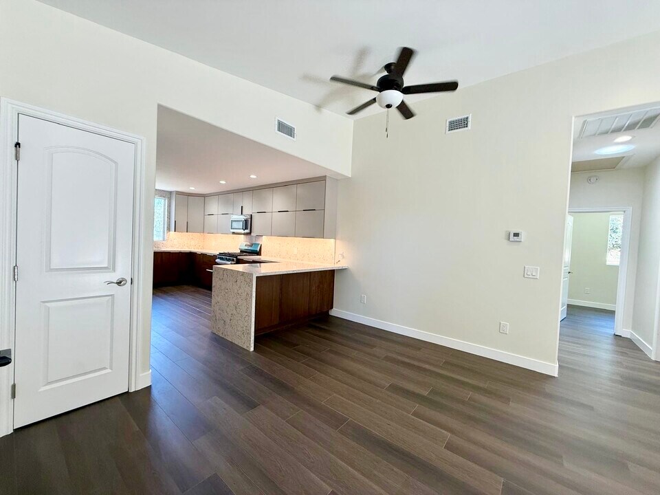 1522-30 Falda Del Cerro Ct in El Cajon, CA - Building Photo
