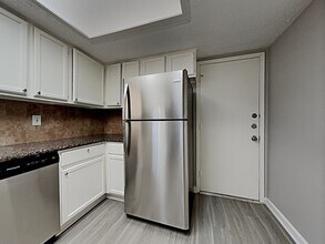 8615 Riverside Walk Ln in Houston, TX - Building Photo - Building Photo