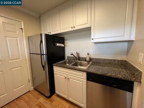 460 Bollinger Canyon Ln in San Ramon, CA - Building Photo - Building Photo