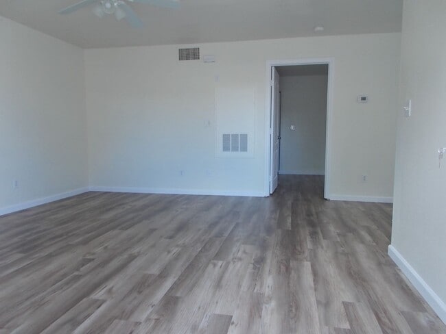 723 Anne Ln in Henderson, NV - Building Photo - Building Photo