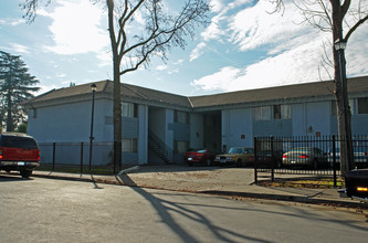 Fontana West Apartments in Stockton, CA - Building Photo - Building Photo