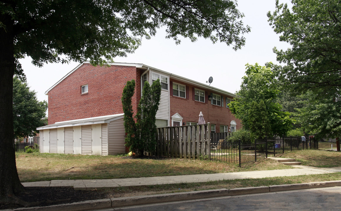 4301 Ponds St NW in Washington, DC - Building Photo