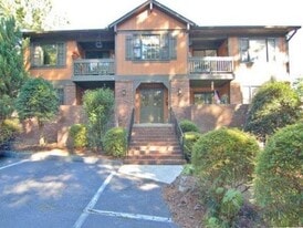 1759 Haywood Manor Rd in Hendersonville, NC - Building Photo