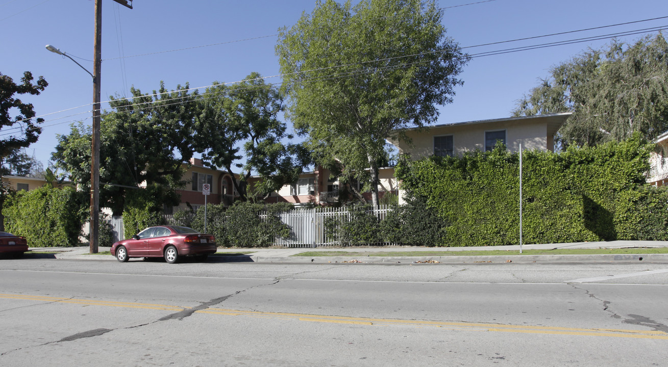 5941-5951 Cahuenga Blvd in North Hollywood, CA - Building Photo