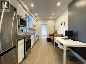 17 Claremont St in Toronto, ON - Building Photo