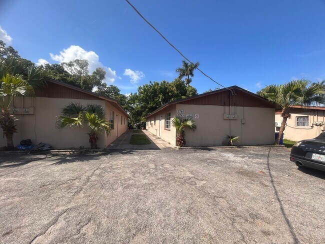 3750 Desoto Ave in Ft. Myers, FL - Building Photo - Building Photo