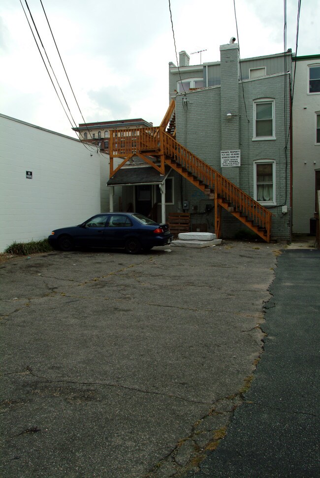 916 W Grace St in Richmond, VA - Building Photo - Building Photo