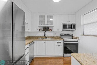 2322 S Cypress Bend Dr in Pompano Beach, FL - Building Photo - Building Photo