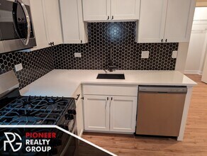 648 W Wrightwood Ave, Unit 109 in Chicago, IL - Building Photo - Building Photo