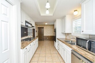 950 W Donovan St in Houston, TX - Building Photo - Building Photo