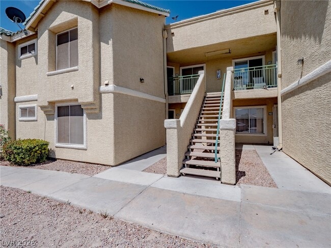 property at 1401 Linnbaker Ln