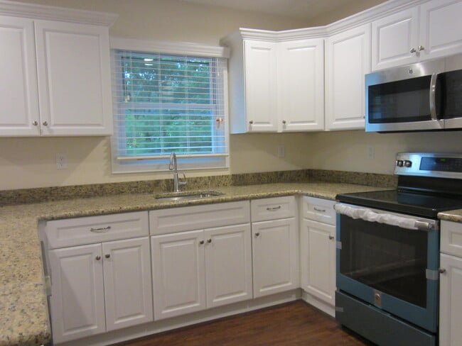 22 Lasatta Ave in Englishtown, NJ - Building Photo - Building Photo