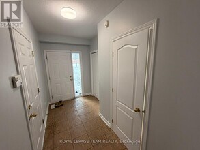 21 Cresthaven Dr in Ottawa, ON - Building Photo - Building Photo
