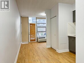 2464 Weston Rd in Toronto, ON - Building Photo - Building Photo