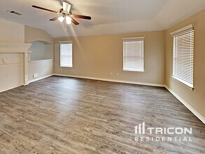 729 Forest Ln Dr in Conroe, TX - Building Photo - Building Photo