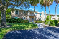 221 Cypress Way E in Naples, FL - Building Photo - Building Photo