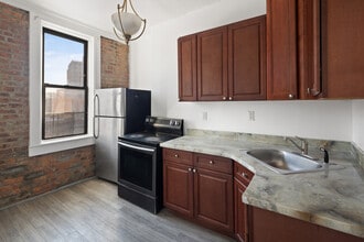 1574 Eastern Pkwy, Unit #3 in Brooklyn, NY - Foto de edificio - Building Photo