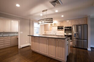 40 Puddingstone Ln in Newton, MA - Building Photo