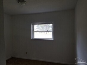 6426 Wagner Rd in Pensacola, FL - Foto de edificio - Building Photo