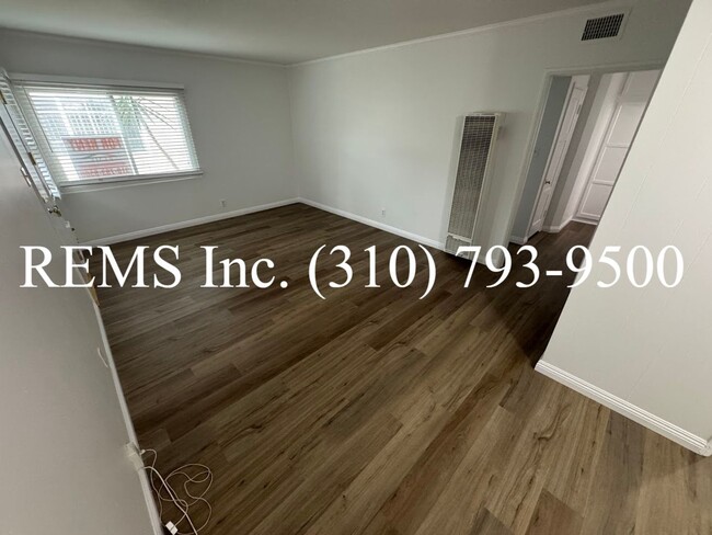 8924 S Ramsgate Ave in Los Angeles, CA - Building Photo - Building Photo