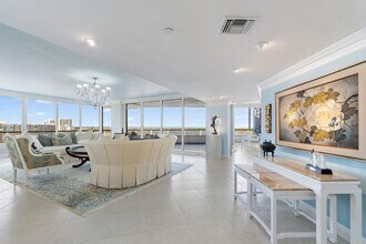 100 Lakeshore Dr in North Palm Beach, FL - Foto de edificio - Building Photo