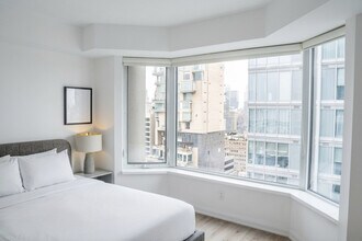 55 Avenue Rd, Unit SI ID1465889P in Toronto, ON - Building Photo - Building Photo