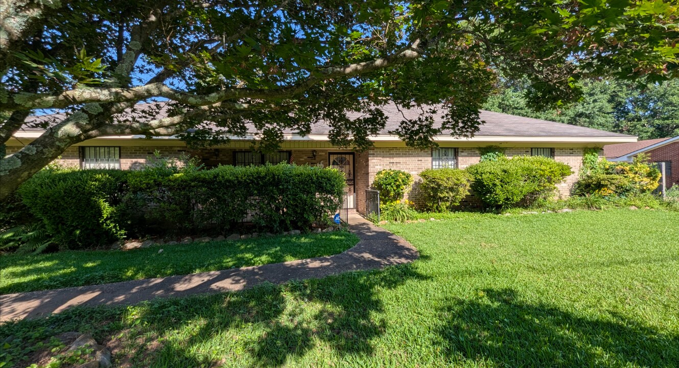 933 Federal Dr in Montgomery, AL - Building Photo
