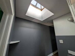 205-11 110th Ave, Unit 2nd floor in Queens, NY - Building Photo - Building Photo