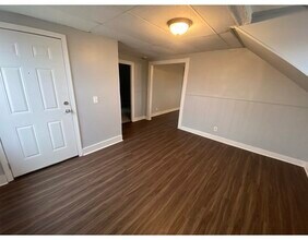 227 Brightman St-Unit -3 in Fall River, MA - Building Photo - Building Photo