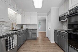 2416 Lake Air Dr in Waco, TX - Building Photo - Building Photo