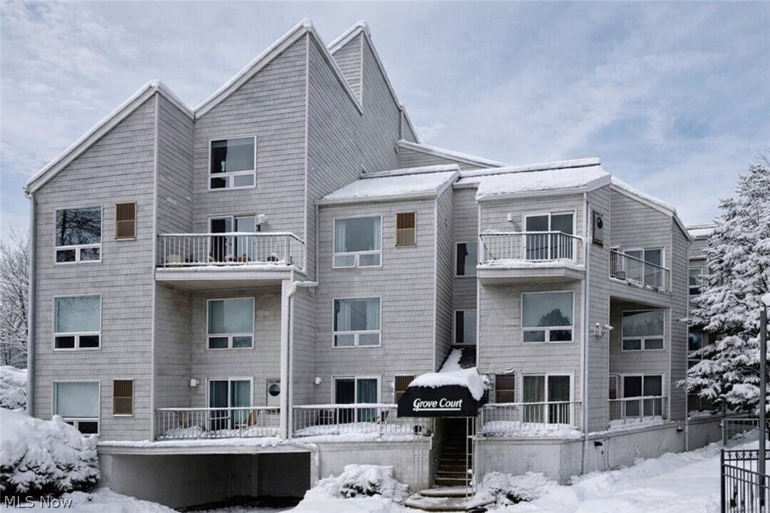 1900 Grove Ct in Cleveland, OH - Building Photo