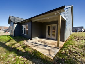 511 North Point Cir in Hartwell, GA - Building Photo - Building Photo